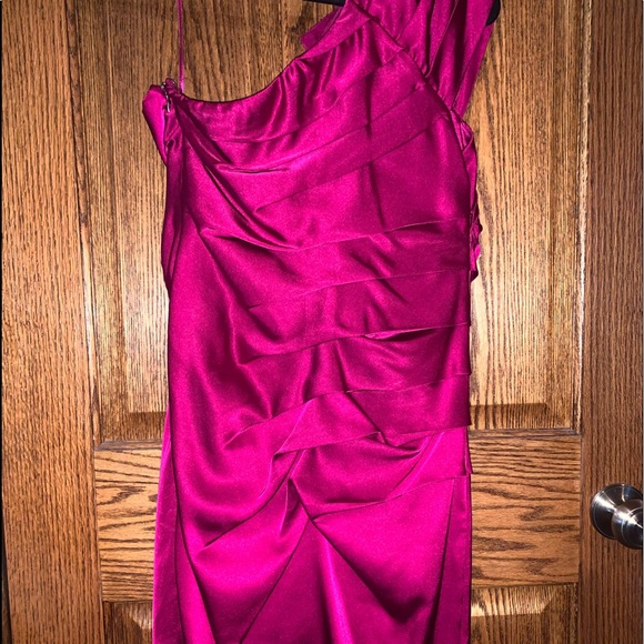 Express dress - Picture 2 of 4